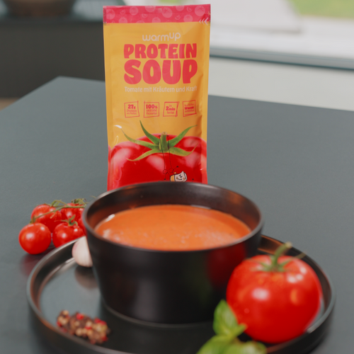 Sachet und Schüssel Vegane High Protein Suppe Tomate – Mahlzeit mediterranes Fertiggericht mit italienischen Kräutern